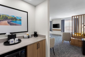 Studio (2 Queen Beds with Sofa bed) | Minibar