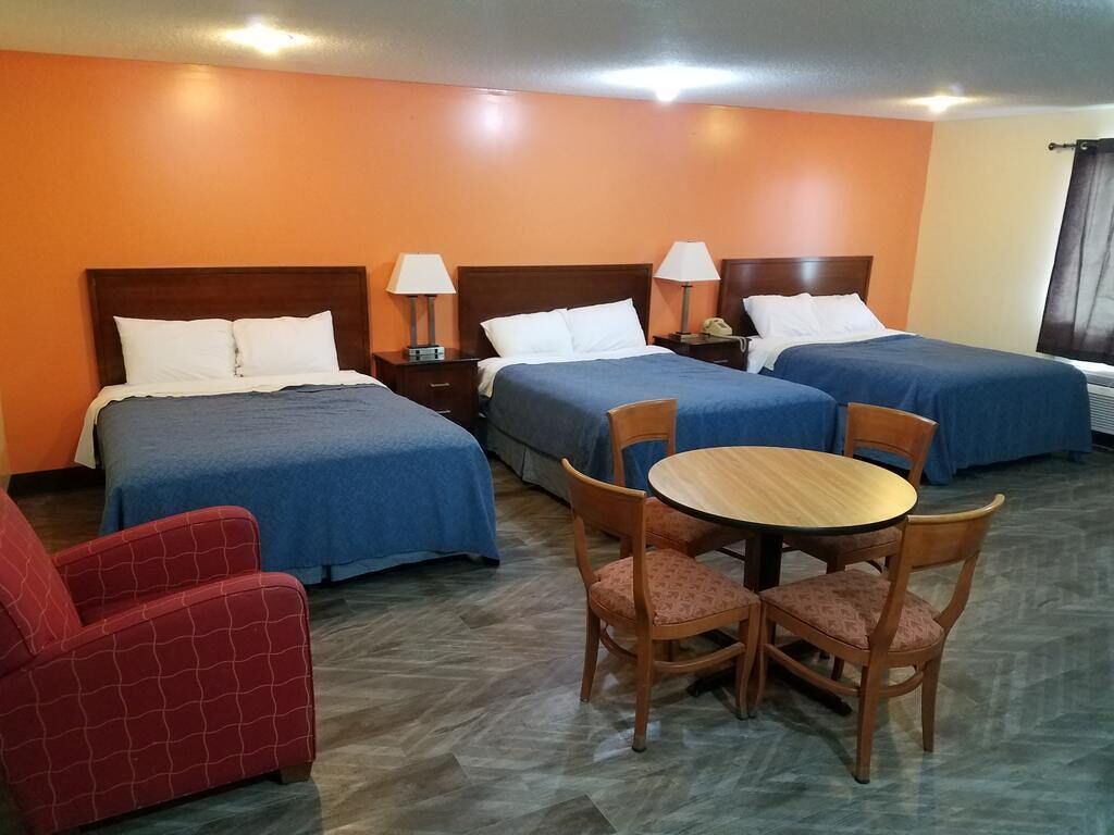 Queen Room with 3 Queen Beds.