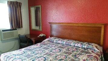 Escritorio, cortinas blackout, wifi gratis y ropa de cama