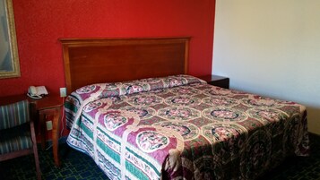 Escritorio, cortinas blackout, wifi gratis y ropa de cama