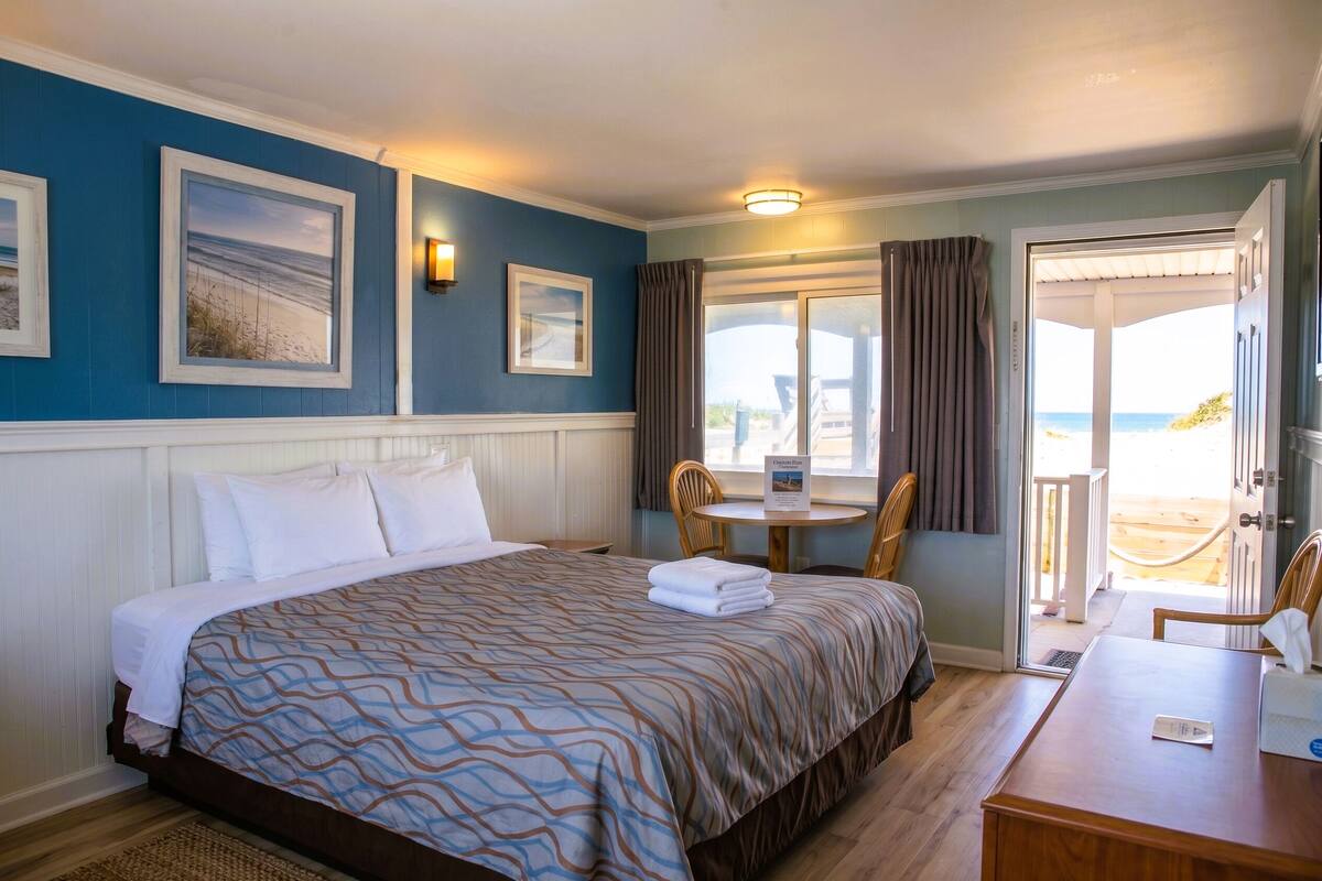 Oceanfront One King Bed Room | Premium bedding, blackout drapes, WiFi (free), alarm clocks