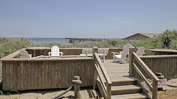 Oceanfront One King Bed Room | 해변/바다 전망