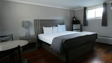 Standaard kamer, 1 kingsize bed | Donzen dekbedden, een strijkplank/strijkijzer, gratis wifi, beddengoed