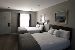 Cubrecamas, tabla de planchar con plancha, wifi gratis y ropa de cama