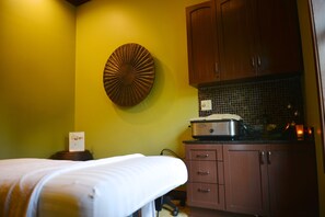 Kropsbehandlinger, aromaterapi, hot stone-massage, deep tissue-massage