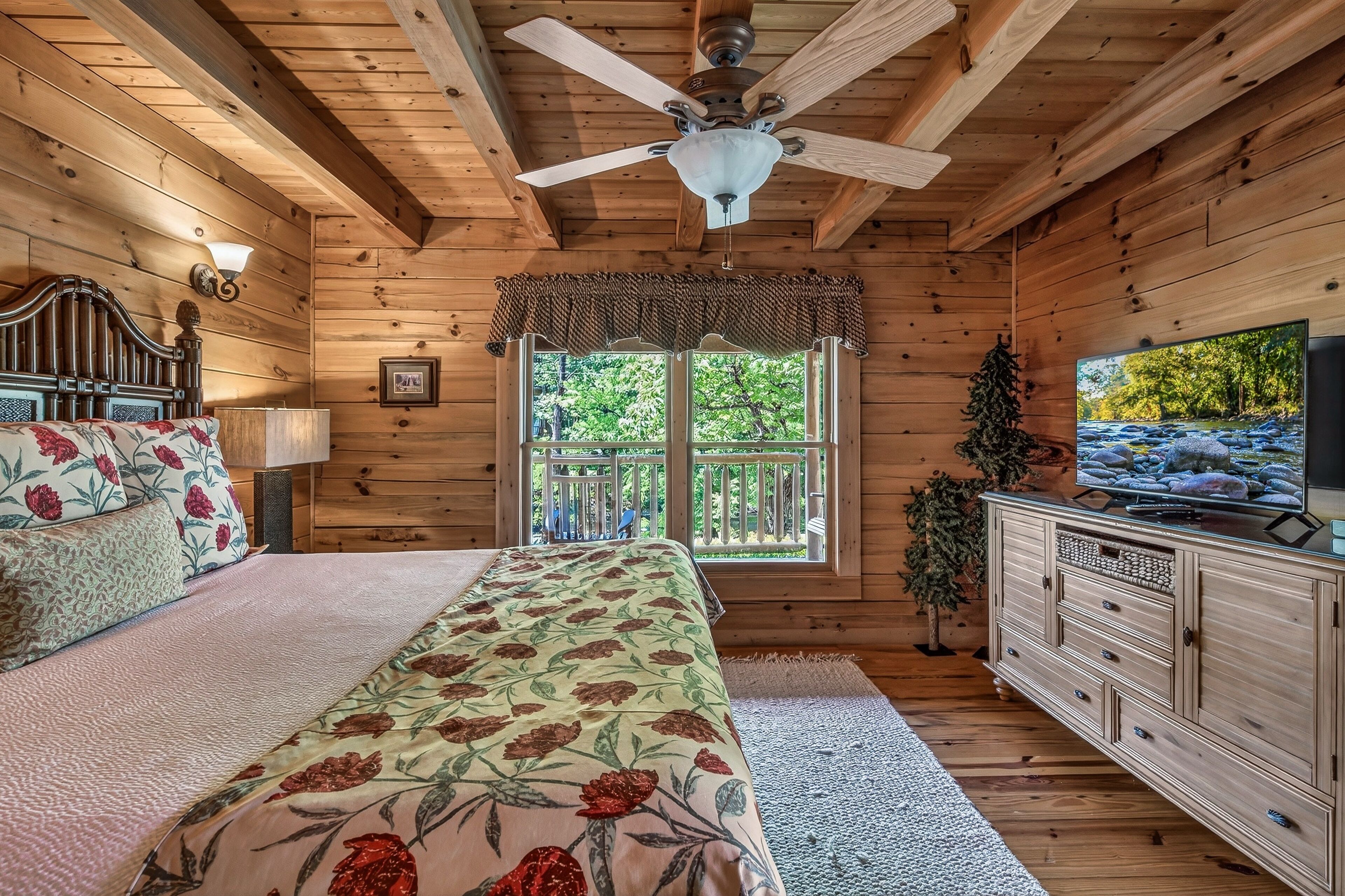 2 Bedroom Cabin | Egyptian cotton sheets, premium bedding, individually decorated
