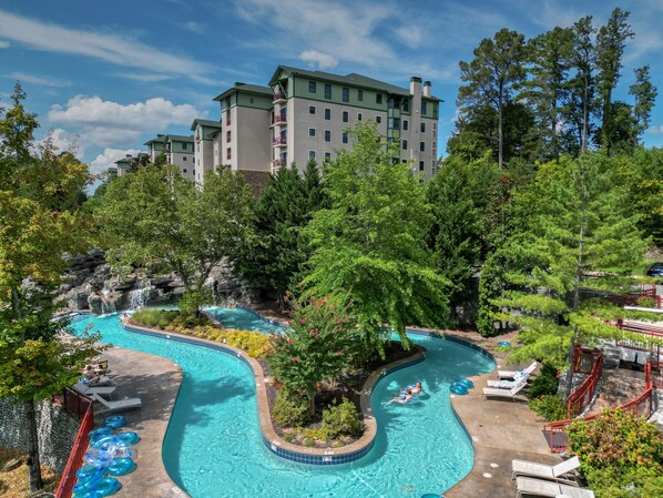 Piscine couverte, piscine extérieure (ouverte en saison)