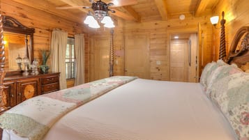 3 Bedroom Cabin | Egyptian cotton sheets, premium bedding, individually decorated