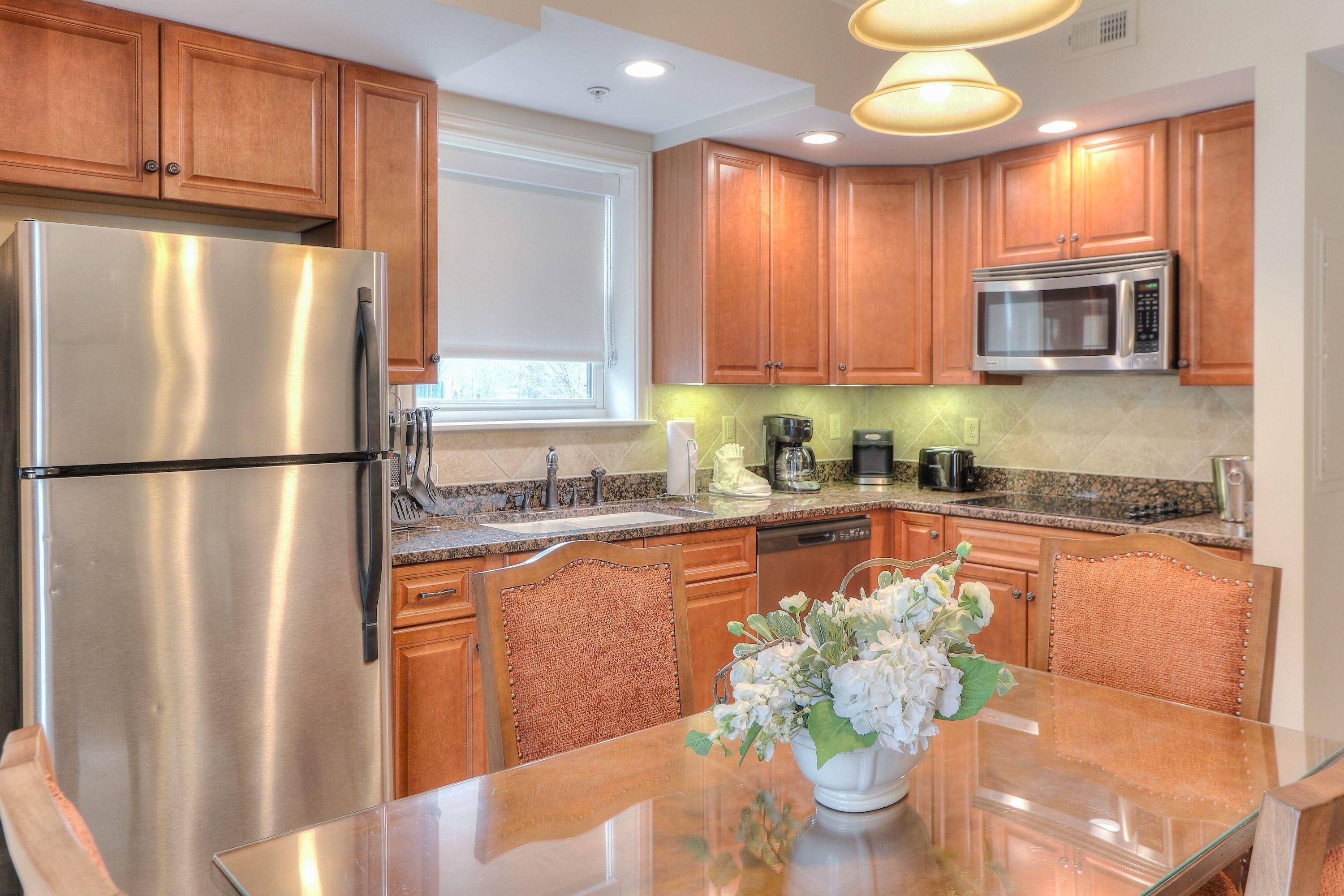 Condo Signature, 1 très grand lit et 1 canapé-lit | Cuisine privée | Cafetière-théière, réfrigérateur, four à micro-ondes, surface de cuisson