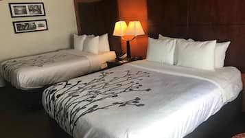Escritorio y espacio para trabajar con un portátil
