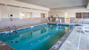 Una piscina cubierta