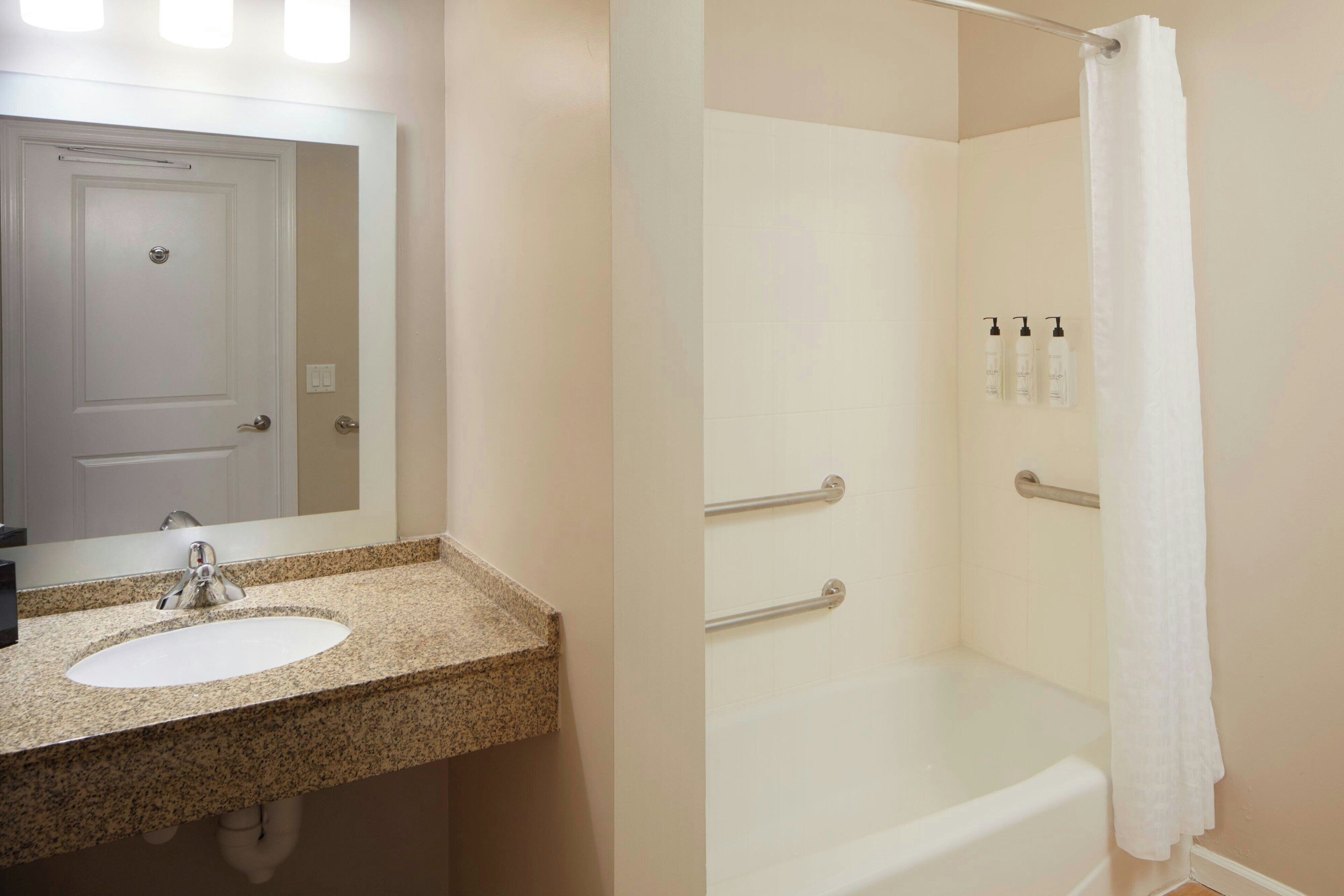 suite, 2 bedrooms | bathroom | combined shower/bathtub, hair dryer, towels