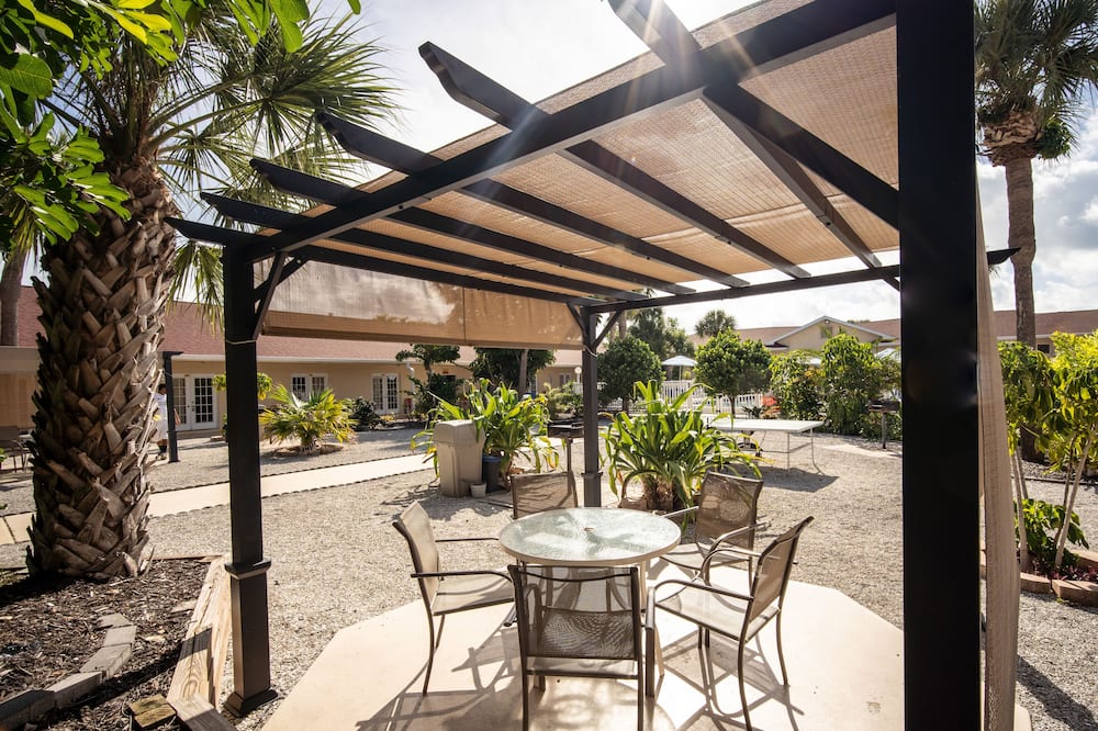 Island Sun Inn & Suites - Historic Venice & Beach Getaway