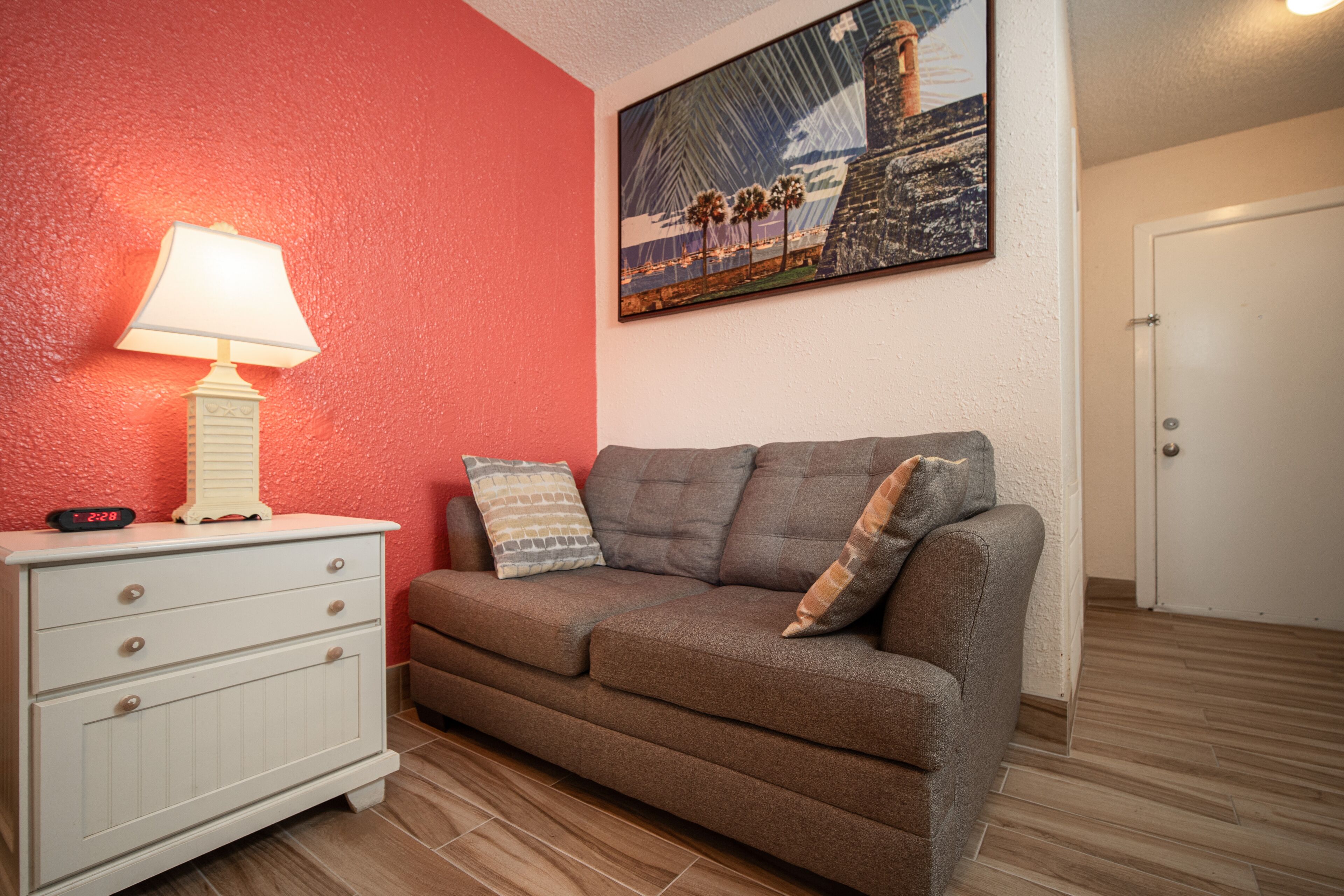 Standard Room, 1 King Bed | Iron/ironing board, free WiFi, bed sheets