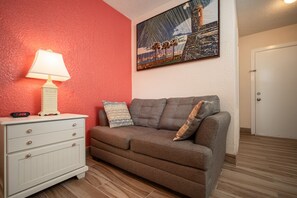 Quarto standard, 1 cama King | Ferros/tábuas de passar roupa, Wi-Fi de cortesia, roupa de cama