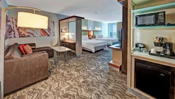 Safe på rommet, skrivebord og skrivebord for bærbar PC