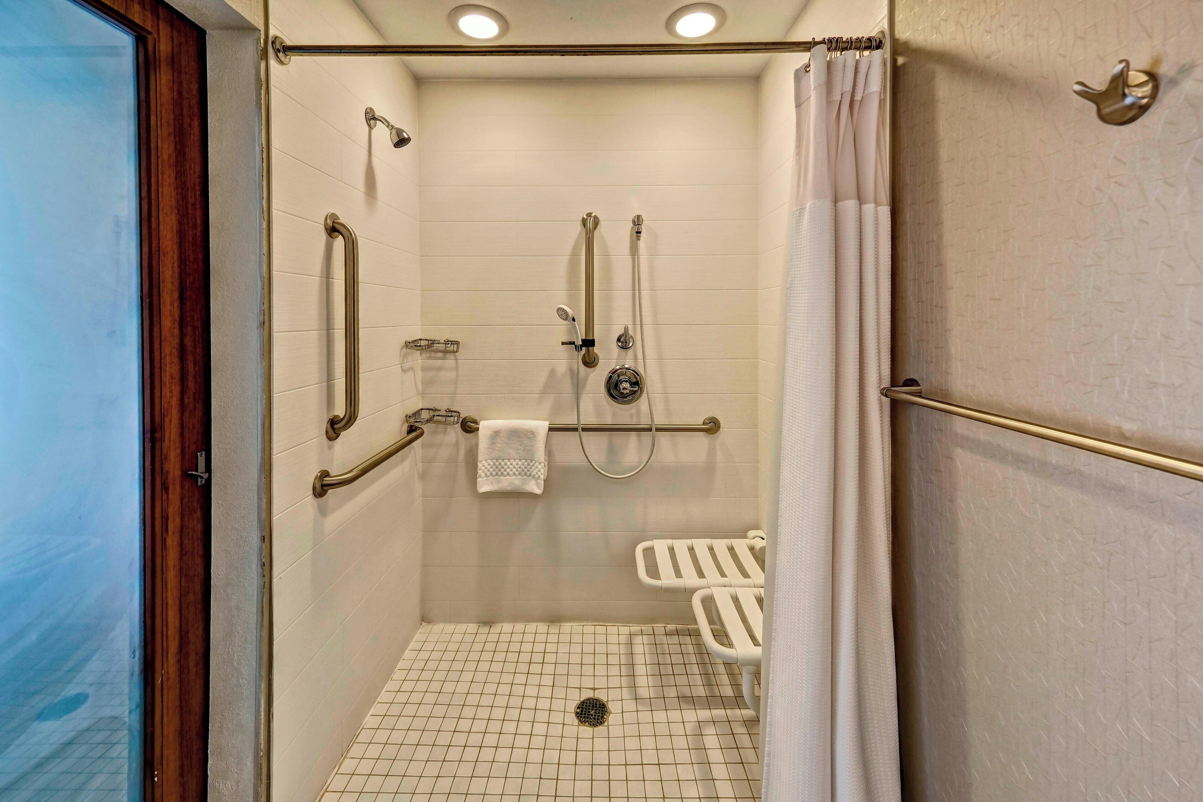 combined shower/bathtub, free toiletries, hair dryer, towels