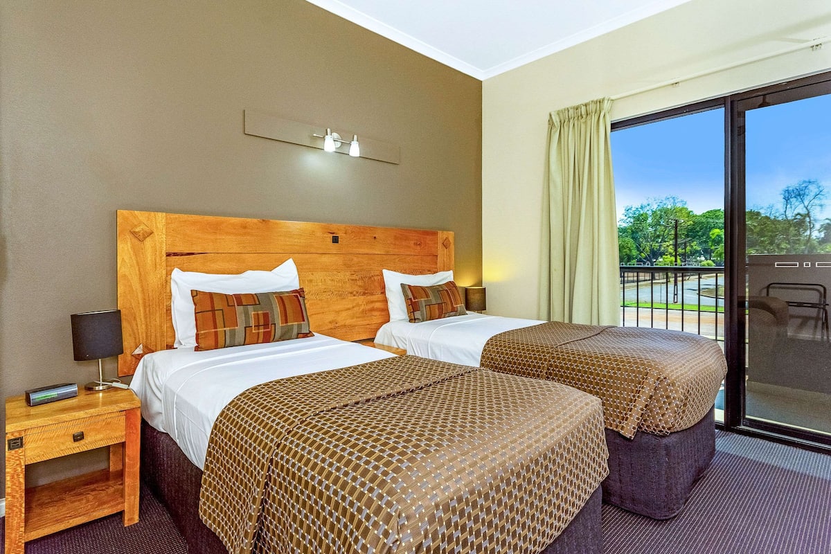 twin room | premium bedding, minibar, desk, blackout curtains