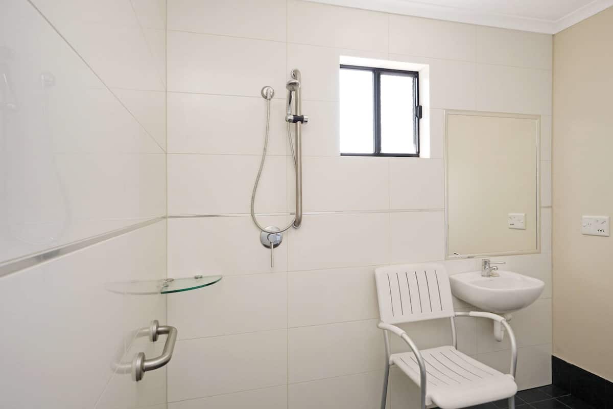 standard room, accessible | premium bedding, minibar, desk, blackout curtains