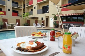 每日付費供應現點現煮早餐