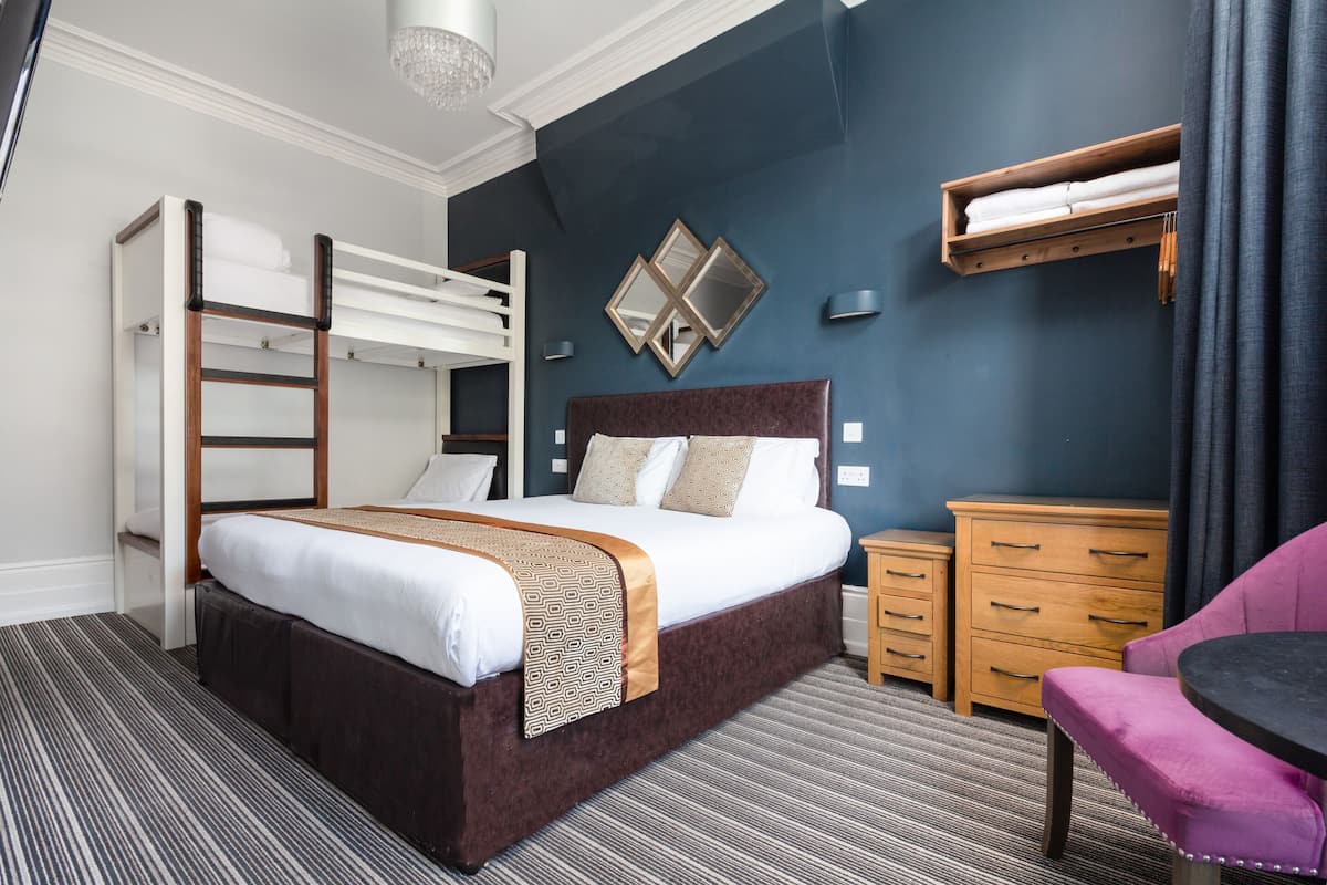 Quadruple Room, Ensuite (Family) | 1 bedroom, hypo-allergenic bedding, blackout curtains