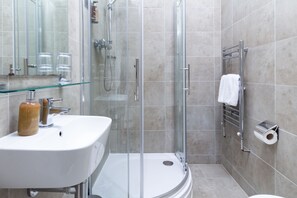 Triple Room, Ensuite (Family) | Bathroom - Applewood Hotel (Bournemouth)