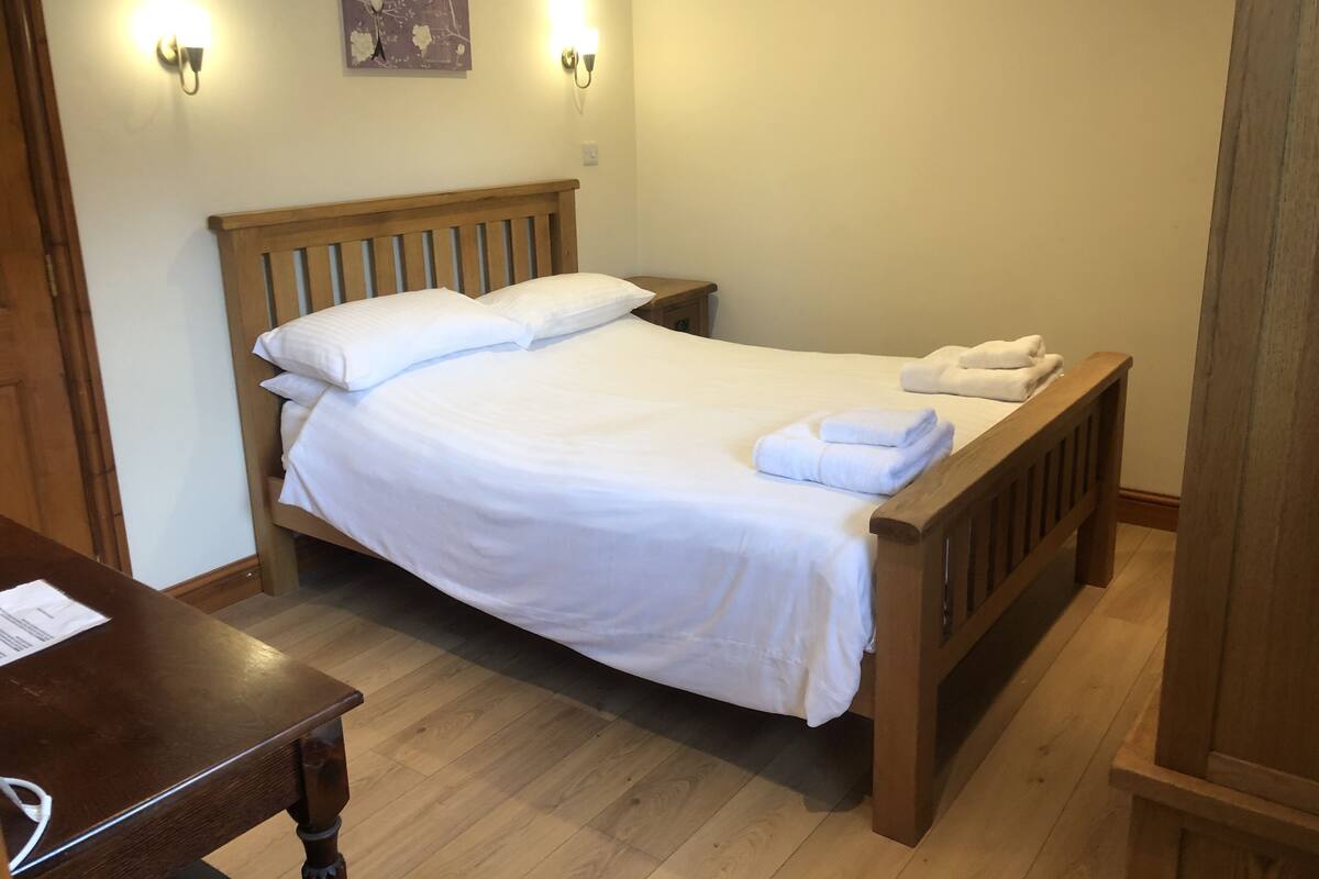 Double Room | Premium bedding, desk, iron/ironing board, free cots/infant beds