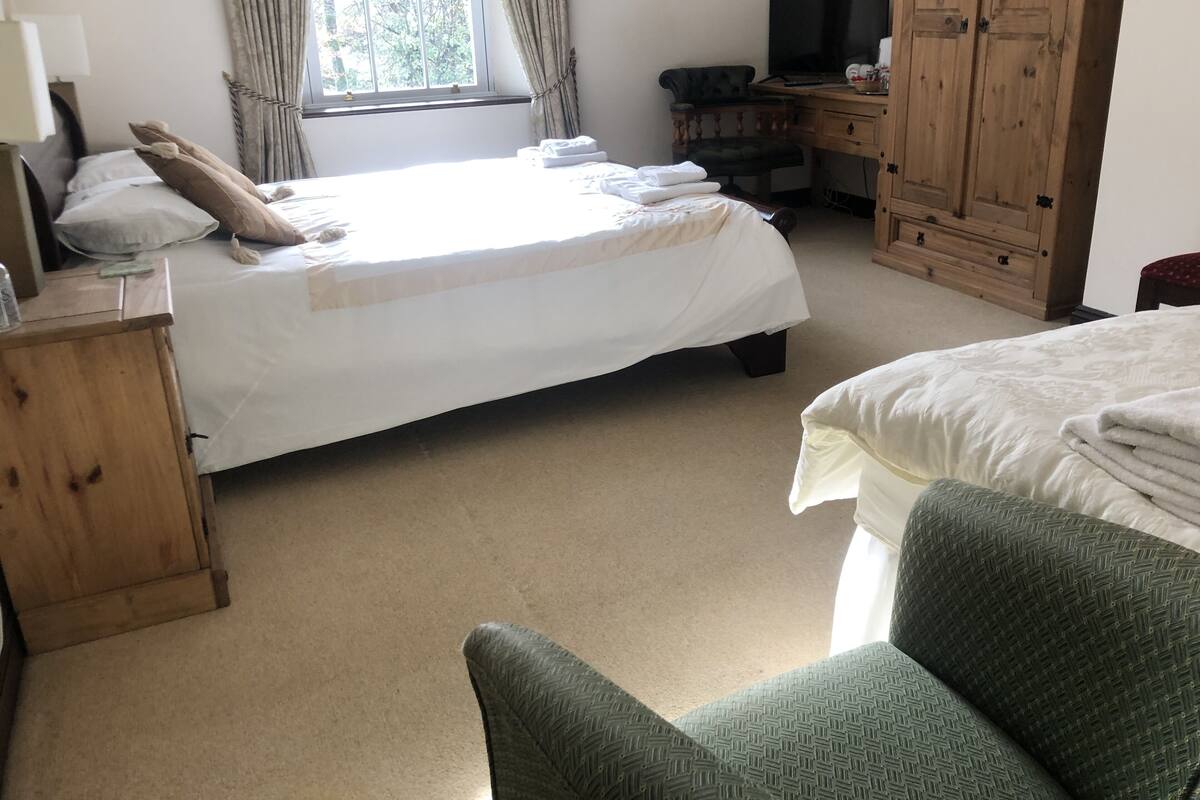 Family Room | Premium bedding, desk, iron/ironing board, free cots/infant beds