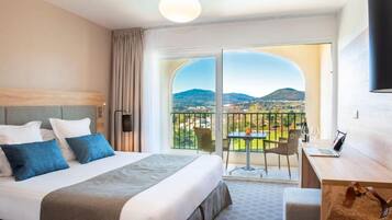 Single Room | Minibar, desk, soundproofing, iron/ironing board