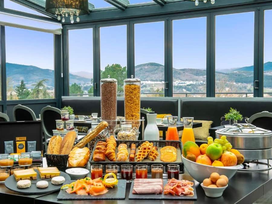 Se ofrece un desayuno bufé todos los días (por un coste adicional)