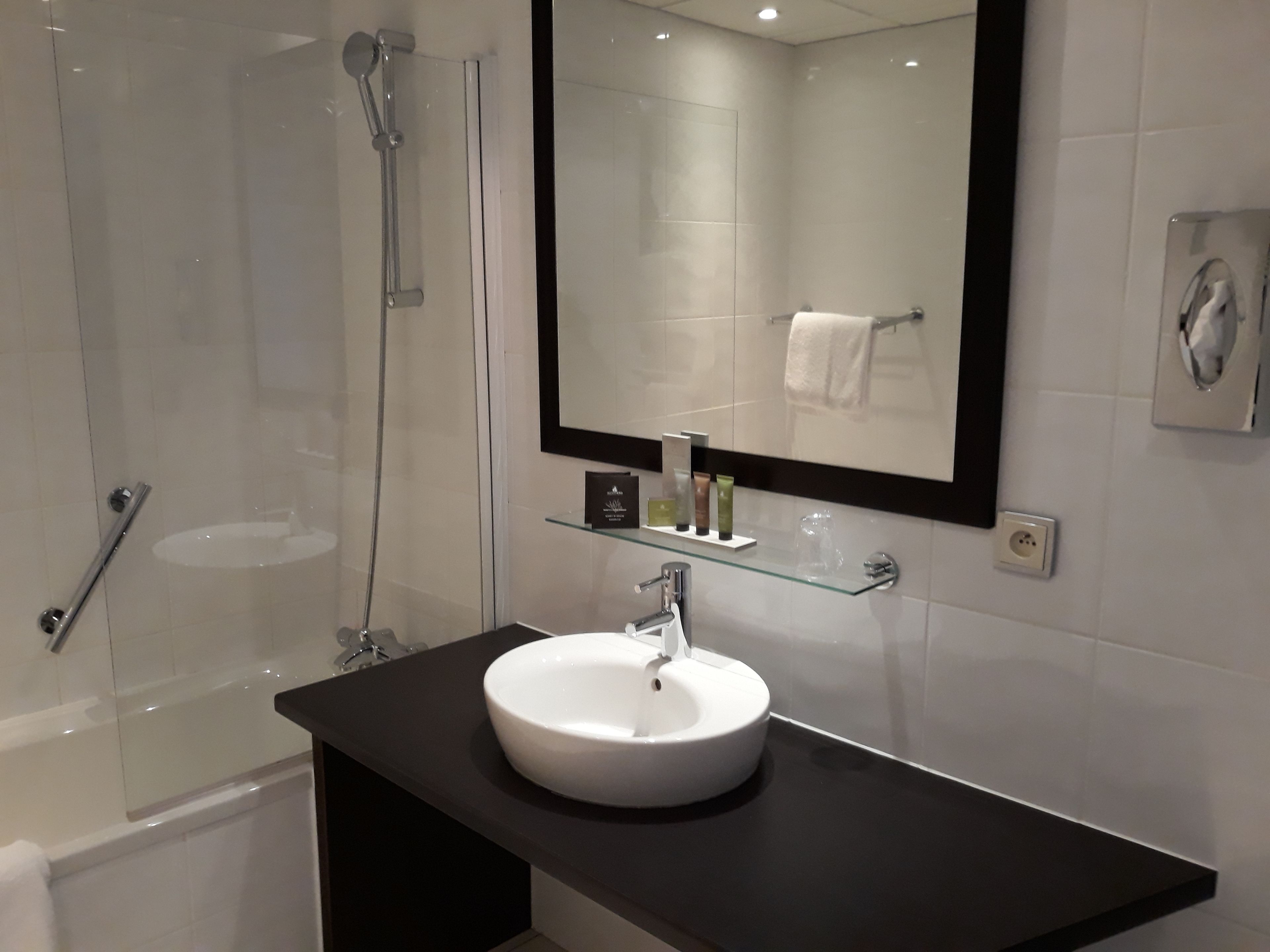 bathtub, free toiletries, hair dryer, slippers