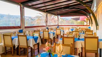 Daily buffet breakfast (EUR 6 per person)