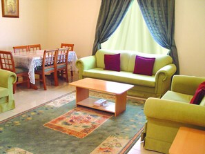 Living room - Emirates Springs Hotel Apartments (Al-Fujairah)