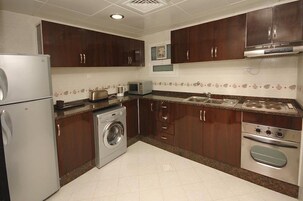 Geladeira, micro-ondas, cafeteira/chaleira