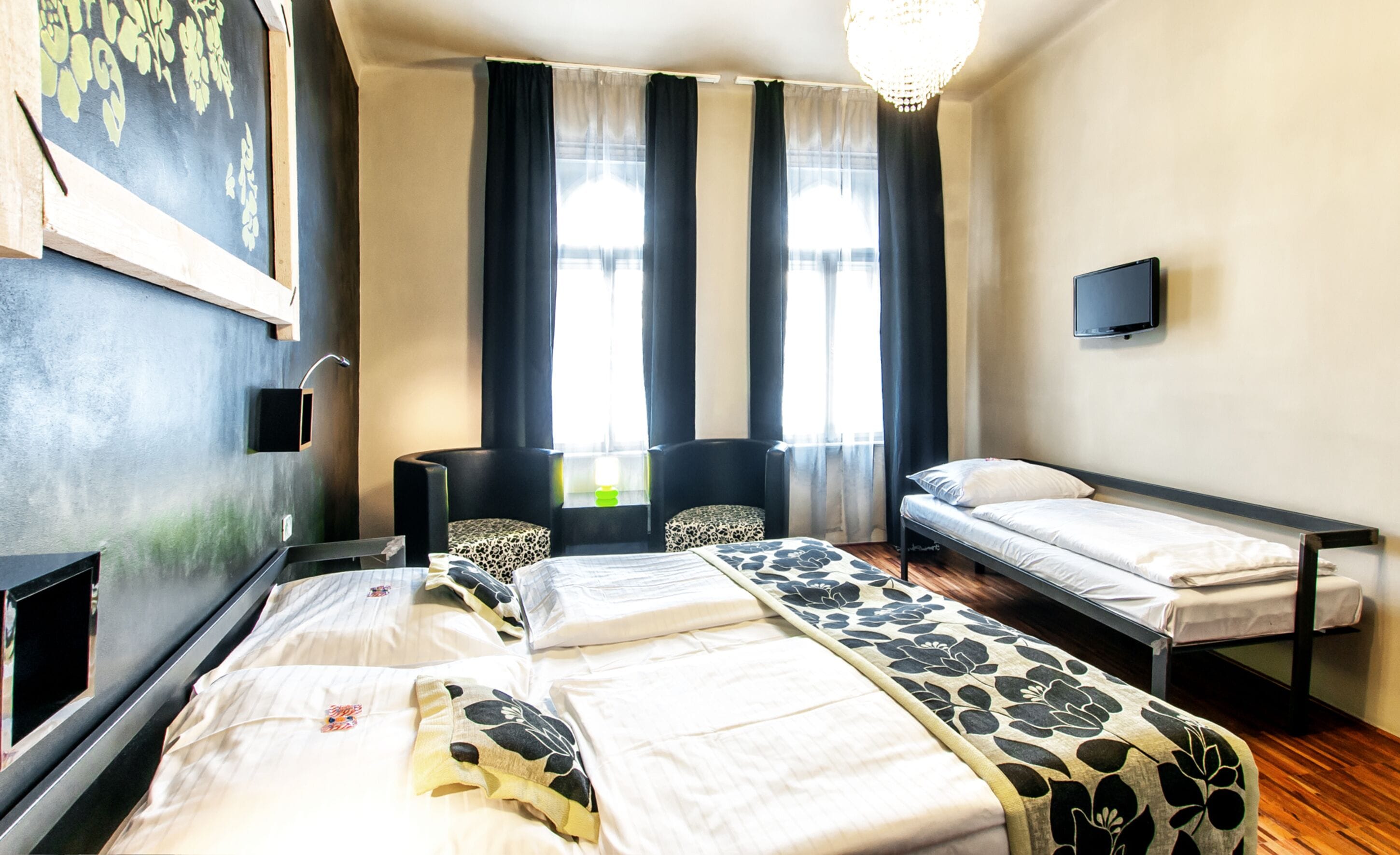 Quarto triplo, várias camas, banheiro privativo | Ferros/tábuas de passar roupa, Wi-Fi de cortesia, roupa de cama