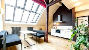 Kjøleskap på fellesområdet og mikrobølgeovn på fellesområdet