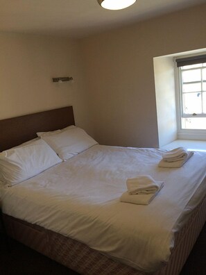 تجهيزات عازلة للصوت ومكواة/لوح كي وواي فاي مجانًا