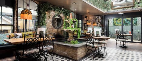 Breakfast, lunch, dinner served; local and international cuisine