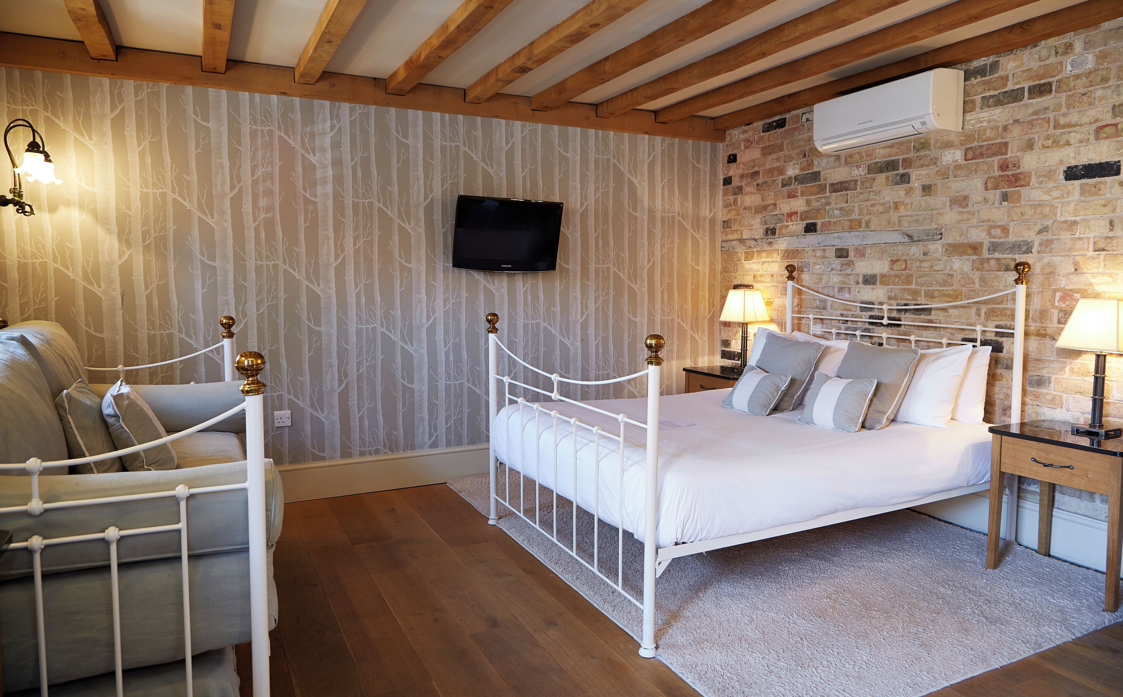 Phòng đôi Tiêu chuẩn, 1 giường đôi, không hút thuốc | Trang trí khác biệt, trang bị nội thất với thiết kế riêng biệt, bàn 