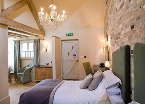 Double Room | Individually decorated, individually furnished, desk, iron/ironing board - The Fox Inn by Greene King Inns (Bury St Edmunds)