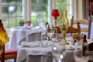 Café da manhã, almoço e jantar; culinária britânica