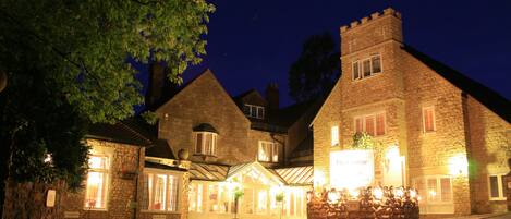 Fachada del alojamiento - Noche