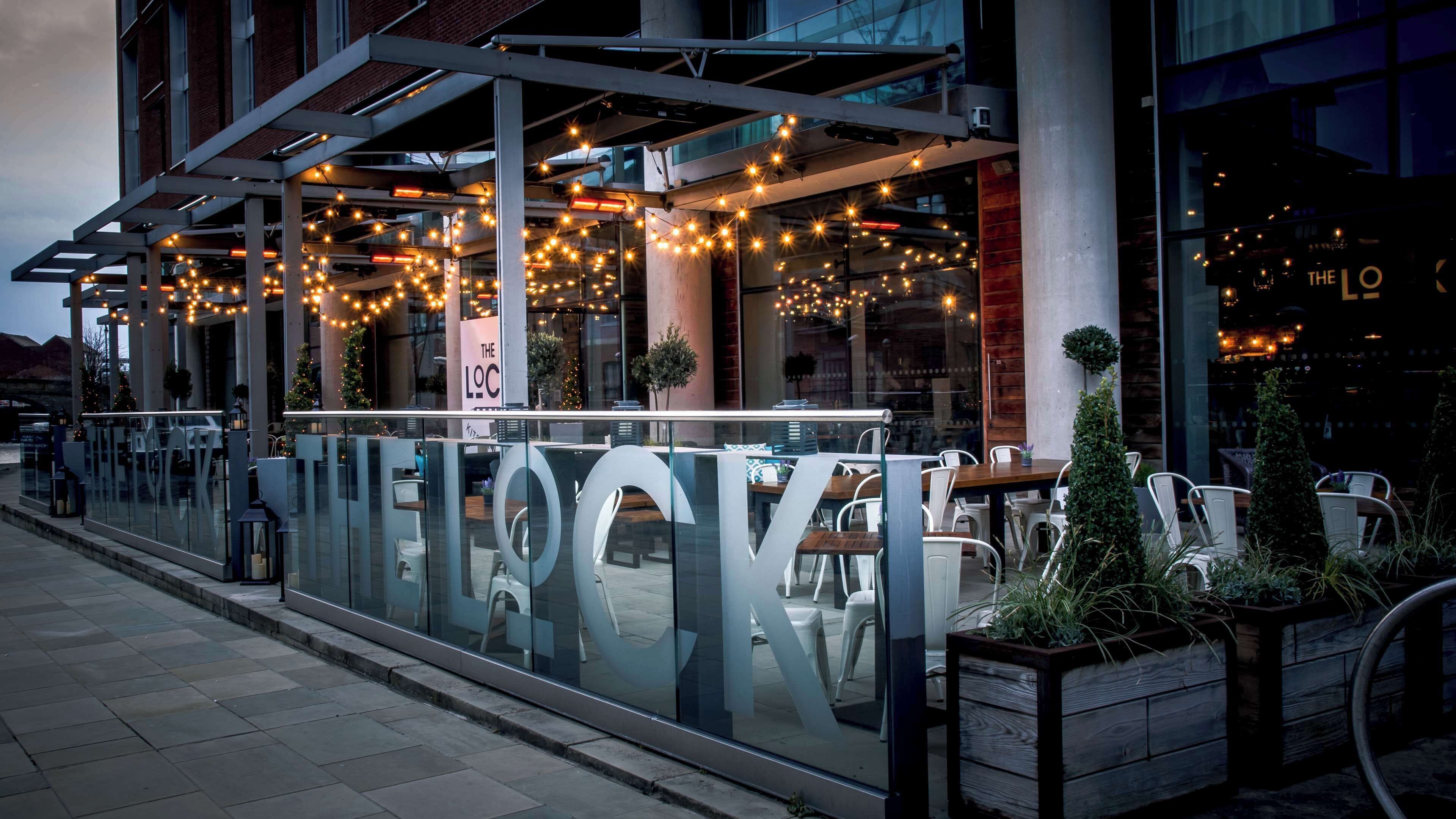 breakfast, lunch, dinner served; british cuisine