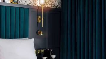 Suite, 1 King Bed, City View | Egyptian cotton sheets, premium bedding, in-room safe, desk