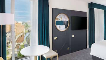 Junior Suite, 1 King Bed | Egyptian cotton sheets, premium bedding, in-room safe, desk