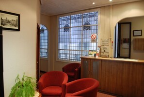 Reception - Hostal Avenida (Madrid)