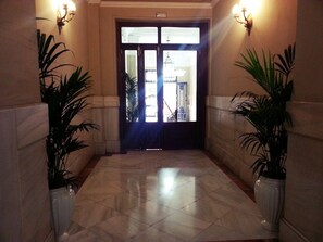 Interior entrance - Hostal Avenida (Madrid)