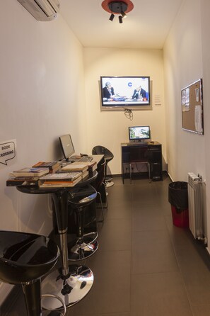 Business center - Hostal Santo Domingo (Madrid)