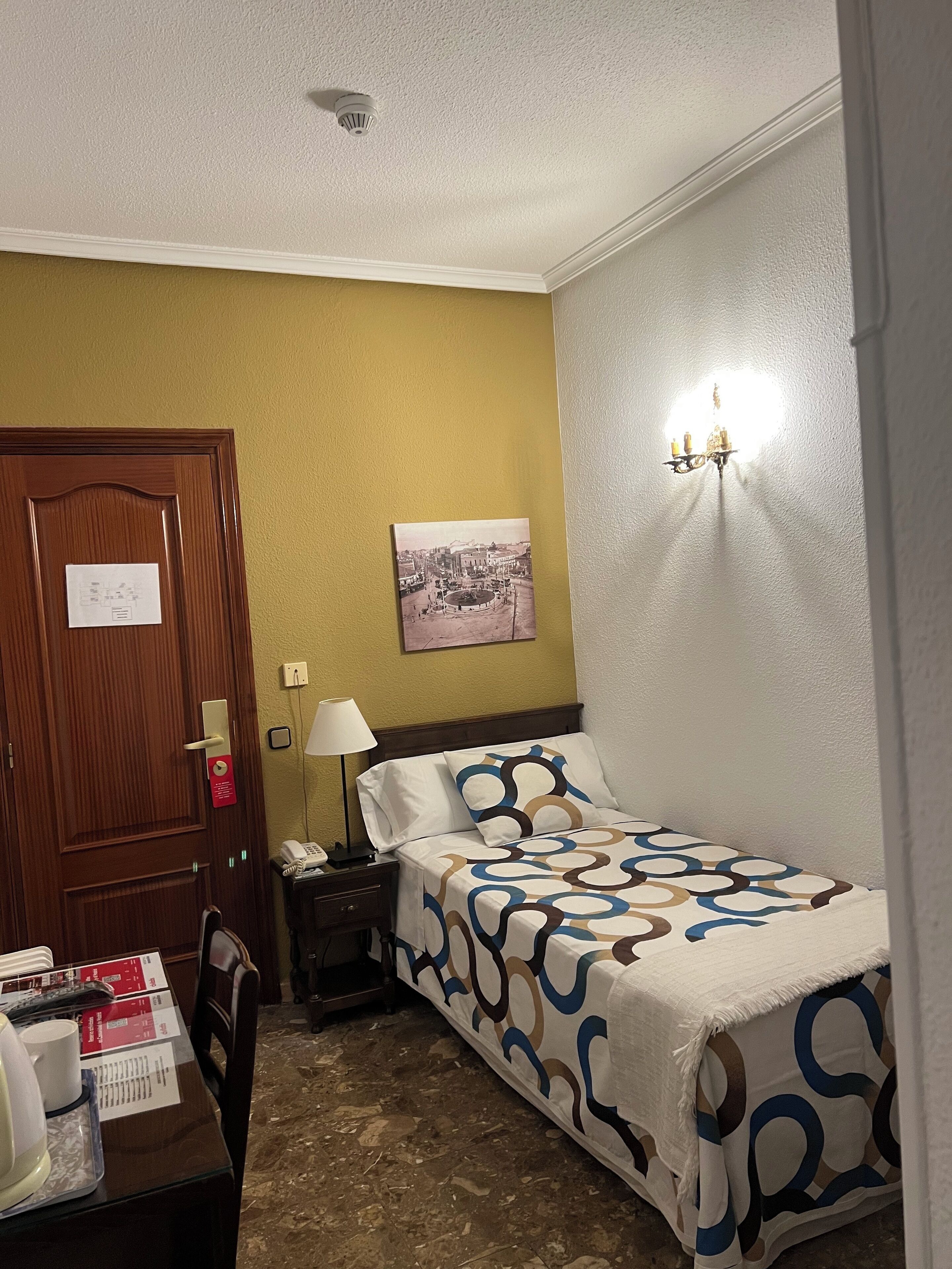 Photo - Hostal Sonsoles Madrid-Centro