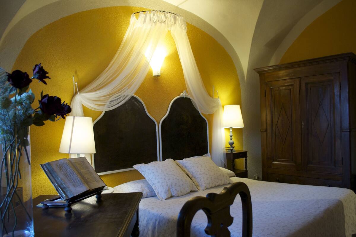 1 bedroom, individually furnished, desk, bed sheets